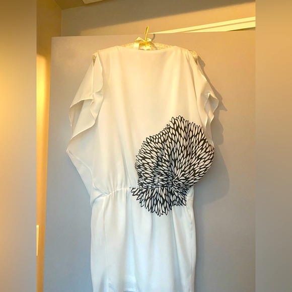 Dress - Picture 7 of 7